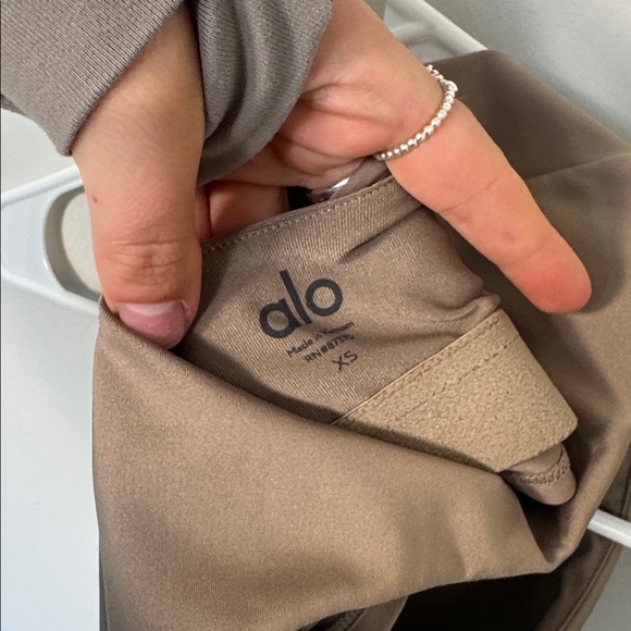 ALO Yoga Airlift Fuse Bra Tank in Gravel - XS - Picture 6 of 6